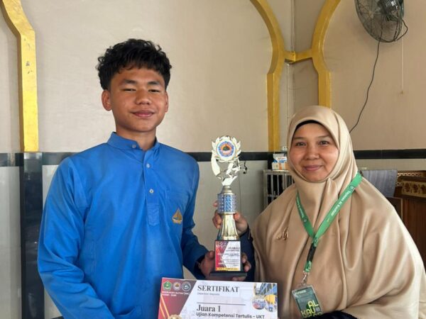 Gemilang di Puncak Prestasi! Ahmed Bake Abe Jemsi Murid SMP IT Al-Kautsar Sabet Juara 1 Ajang Yasmi Science and Smart Competition 2026