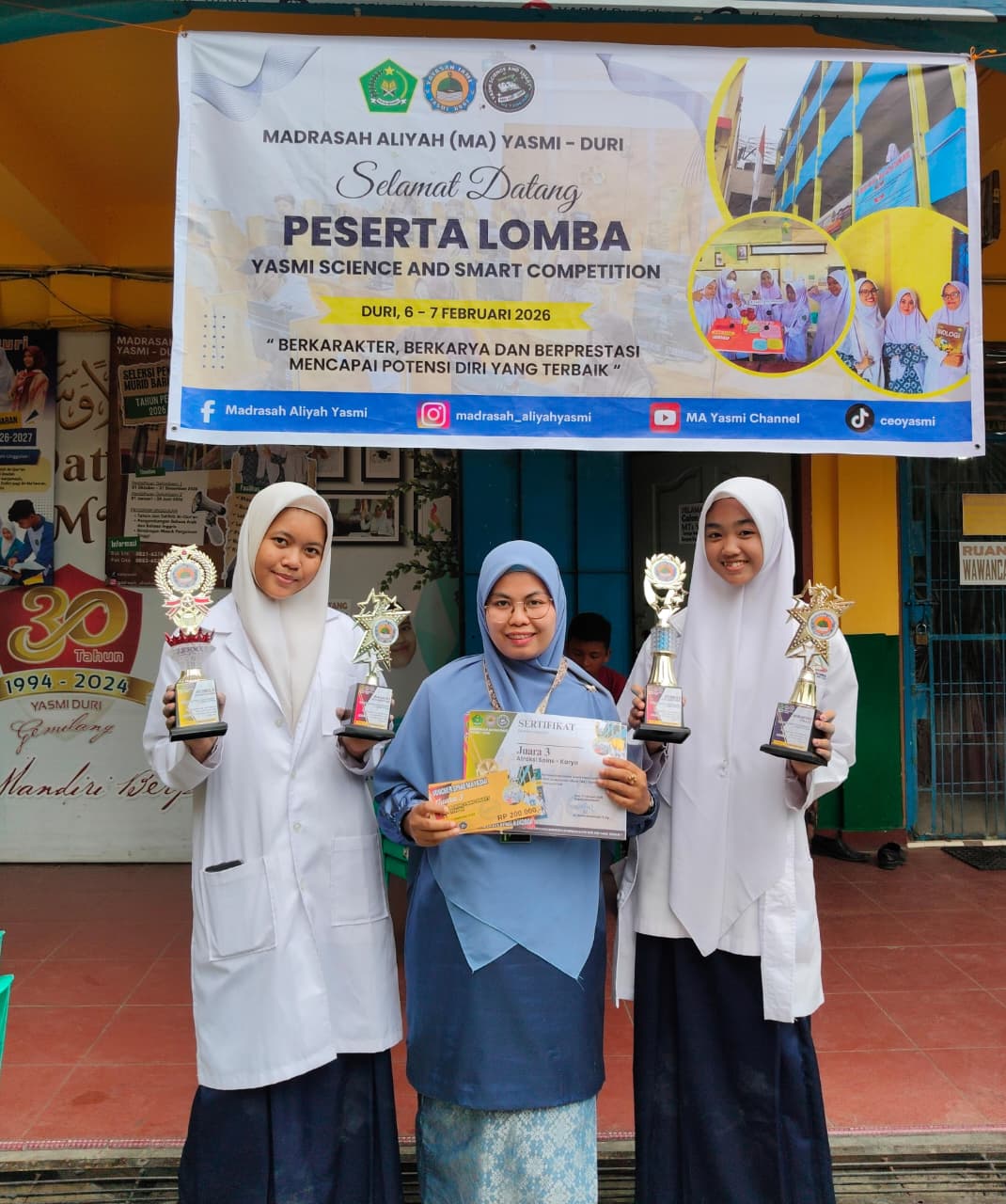 Ayiska dan Alisya, Tim SMP IT Al-Kautsar Raih Juara 3 Lomba Atraksi Sains di Ajang Yasmi Science and Smart Competition 2026: Atraksi Sains Spektakuler melalui Ilusi Asap dan Ledakan Gelembung Oksigen Ayiska dan Alisya, Tim SMP IT Al-Kautsar Raih Juara 3 Lomba Atraksi Sains di Ajang Yasmi Science and Smart Competition 2026: Atraksi Sains Spektakuler melalui Ilusi Asap dan Ledakan Gelembung Oksigen