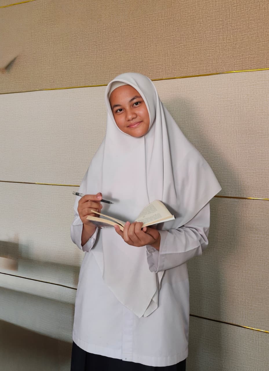 Raih Juara 2 FLS3N Cabang Menulis Cerita, Apta Naia Naisya Tanjung, Murid SMP IT Al-Kautsar Mengukir Karya Penuh Makna