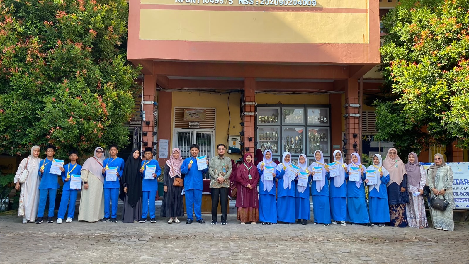 Penerimaan Rapor Semester Genap TP. 2025/2026: Mengapresiasi Setiap Proses, Mengembangkan Setiap Potensi, dan Merayakan Setiap Prestasi Murid SMP IT Al-Kautsar Penerimaan Rapor Semester Genap TP. 2025/2026: Mengapresiasi Setiap Proses, Mengembangkan Setiap Potensi, dan Merayakan Setiap Prestasi Murid SMP IT Al-Kautsar
