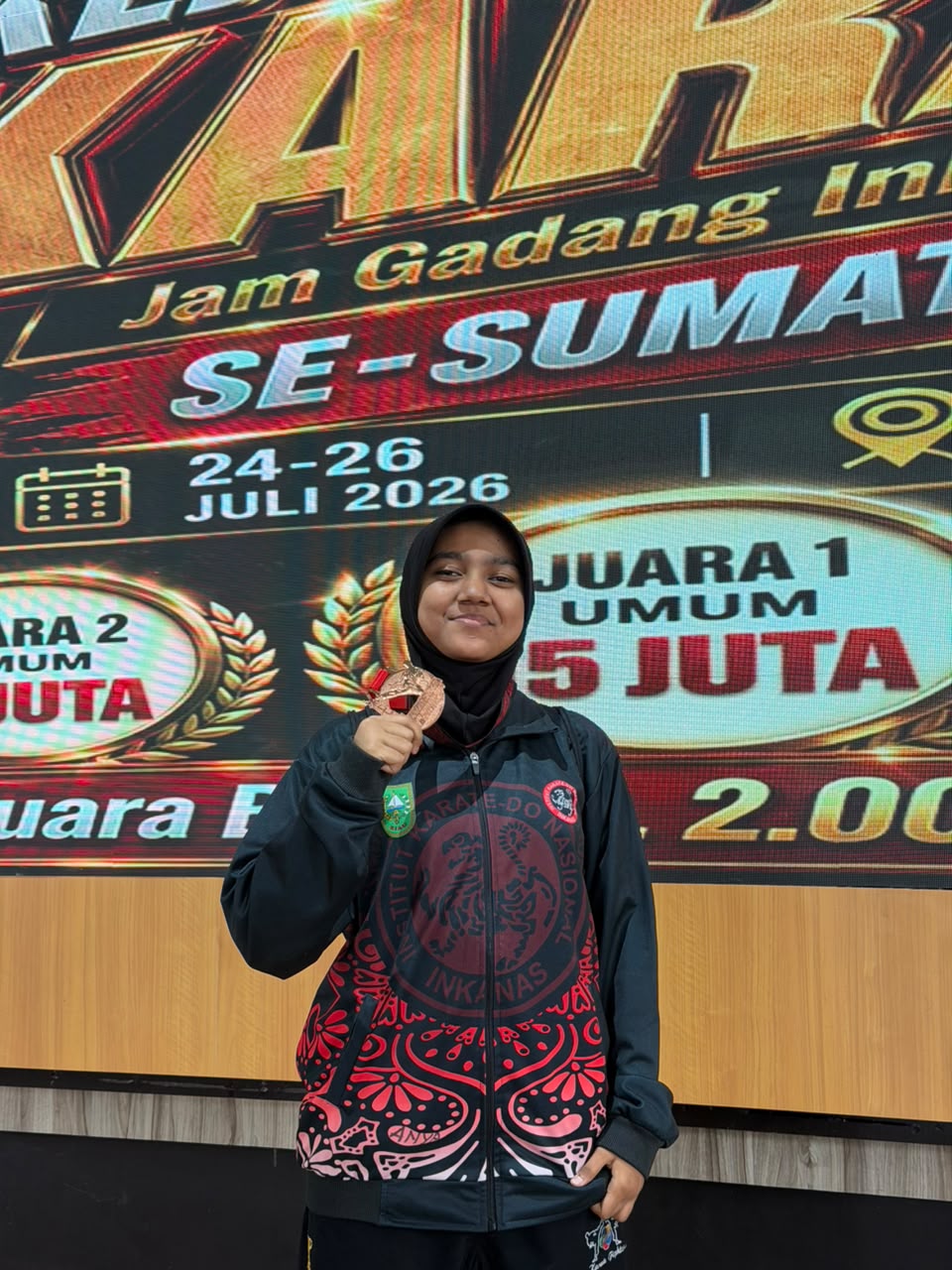 Karateka Muda SMP IT Al-Kautsar "Anya Reziqha Annur" Bersinar di Kejuaraan Karate Jam Gadang INKANAS Bukittinggi Se-Sumatera